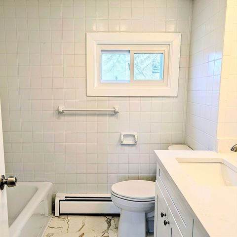 15 Bunkerhill St, Lawrence, MA 01841