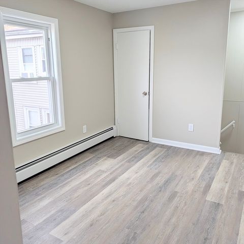 15 Bunkerhill St, Lawrence, MA 01841