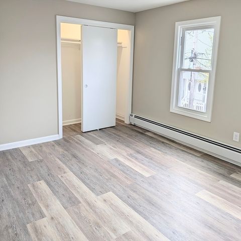 15 Bunkerhill St, Lawrence, MA 01841