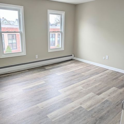 15 Bunkerhill St, Lawrence, MA 01841