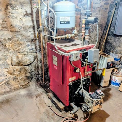 15 Bunkerhill St, Lawrence, MA 01841