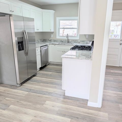 15 Bunkerhill St, Lawrence, MA 01841