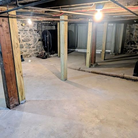 15 Bunkerhill St, Lawrence, MA 01841