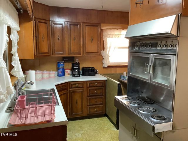 5610 Powell River Road, Norton, VA 24273