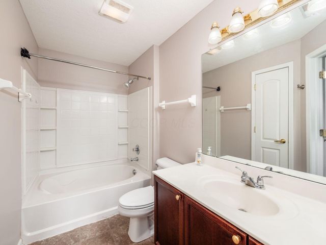 705 Hidden Springs Drive, Lewis Center, OH 43035