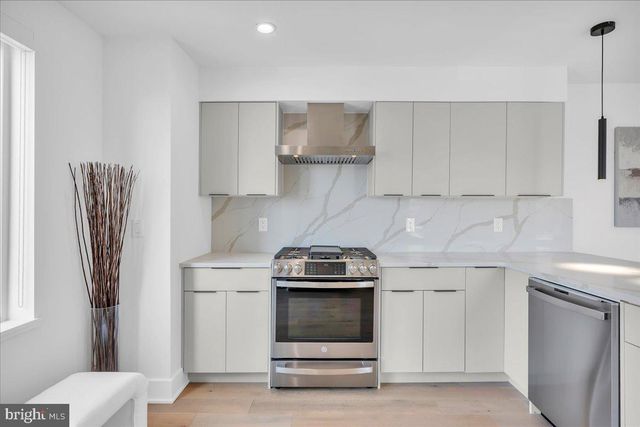 2620 E HAGERT ST, Philadelphia, PA 19125