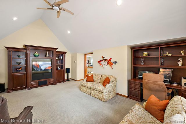 2797 Orchard Place, Orchard Lake Village, MI 48324