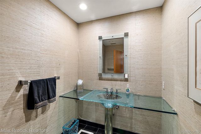 2797 Orchard Place, Orchard Lake Village, MI 48324