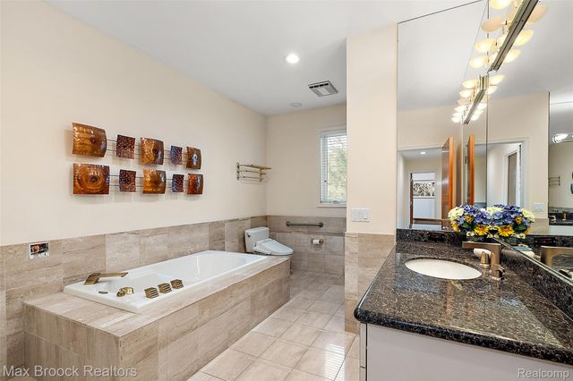 2797 Orchard Place, Orchard Lake Village, MI 48324