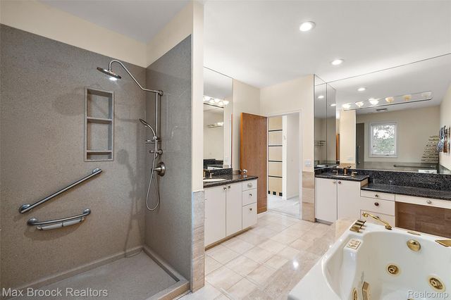 2797 Orchard Place, Orchard Lake Village, MI 48324