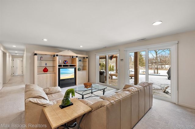 2797 Orchard Place, Orchard Lake Village, MI 48324