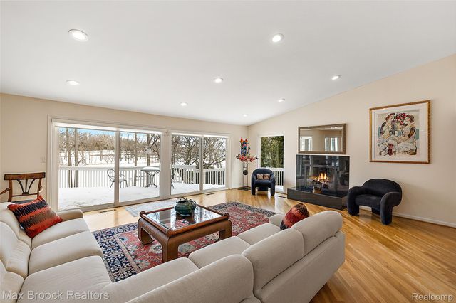 2797 Orchard Place, Orchard Lake Village, MI 48324