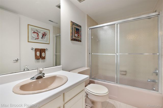 2797 Orchard Place, Orchard Lake Village, MI 48324