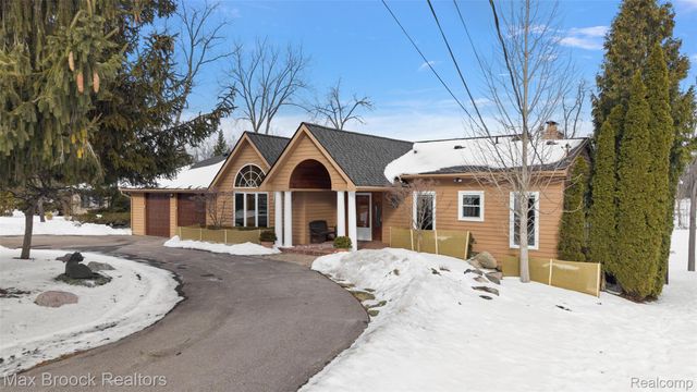 2797 Orchard Place, Orchard Lake Village, MI 48324