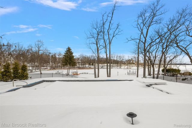 2797 Orchard Place, Orchard Lake Village, MI 48324