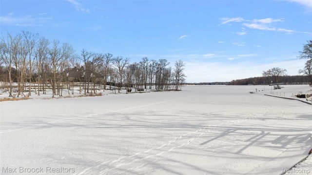 2797 Orchard Place, Orchard Lake Village, MI 48324