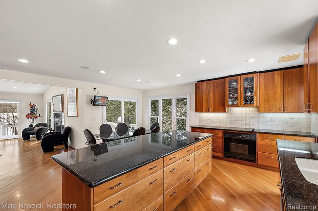 2797 Orchard Place, Orchard Lake Village, MI 48324