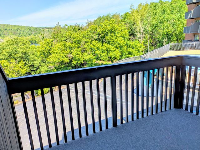 150 Sunken Forest Dr. 2-118, Forsyth, MO 65653