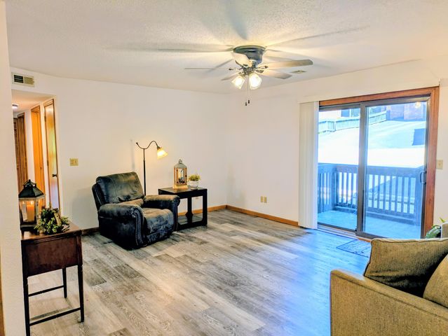150 Sunken Forest Dr. 2-118, Forsyth, MO 65653