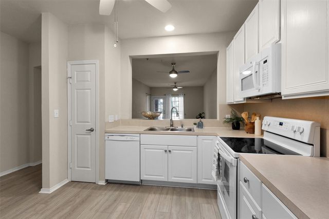 2815 Kings Crossing Drive 102, Houston, TX 77345