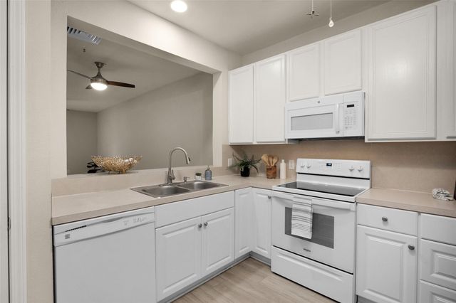 2815 Kings Crossing Drive 102, Houston, TX 77345