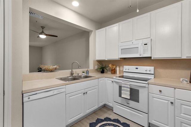2815 Kings Crossing Drive 102, Houston, TX 77345