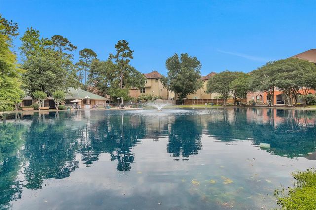 2815 Kings Crossing Drive 102, Houston, TX 77345