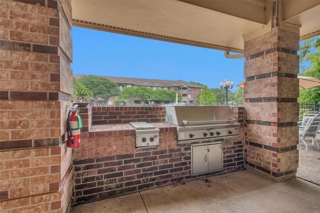 2815 Kings Crossing Drive 102, Houston, TX 77345