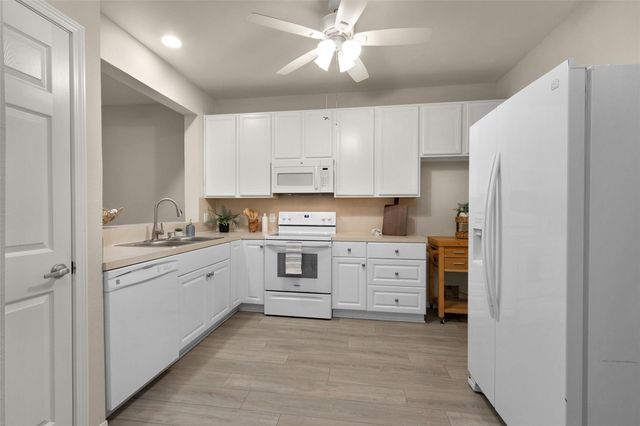2815 Kings Crossing Drive 102, Houston, TX 77345
