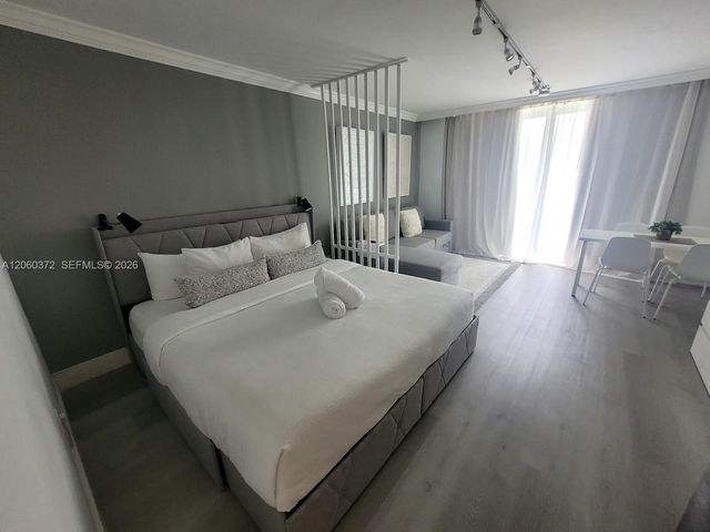 19201 Collins Avenue 632, Sunny Isles Beach, FL 33160