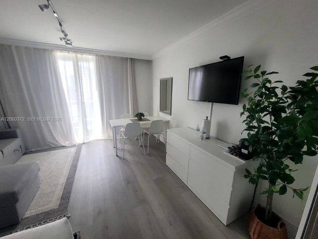 19201 Collins Avenue 632, Sunny Isles Beach, FL 33160