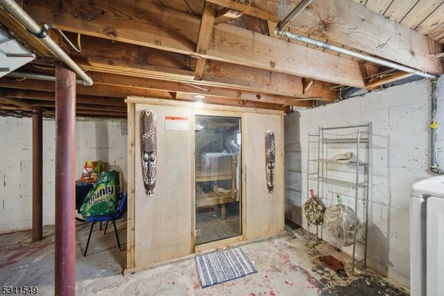 136 CATHERINE AVE, Mahwah Twp., NJ 07430