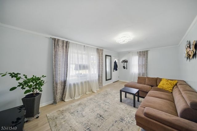 136 CATHERINE AVE, Mahwah Twp., NJ 07430