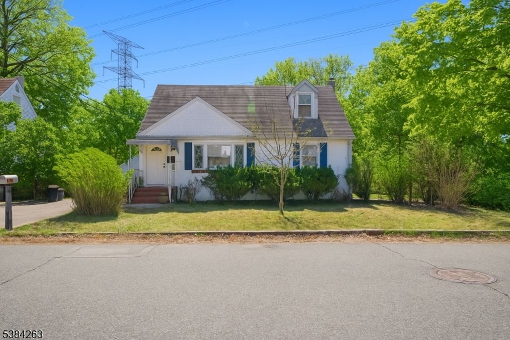 136 CATHERINE AVE, Mahwah Twp., NJ 07430