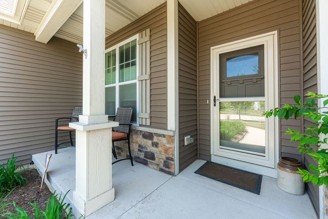 2331 Coventry Circle S, Sycamore, IL 60178