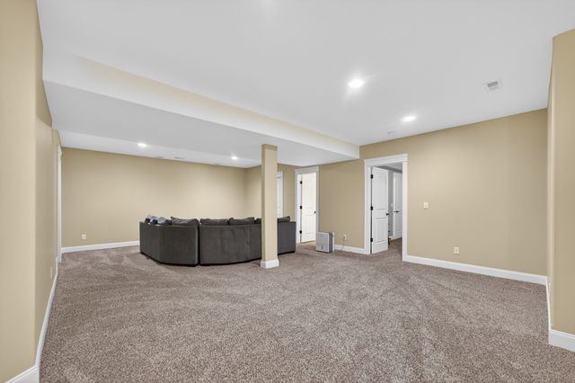 2331 Coventry Circle S, Sycamore, IL 60178