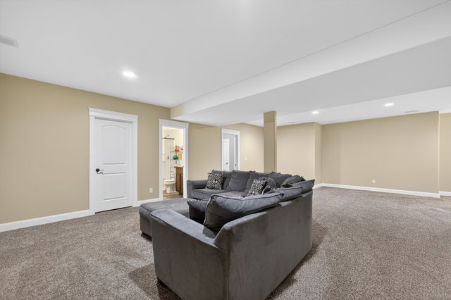 2331 Coventry Circle S, Sycamore, IL 60178