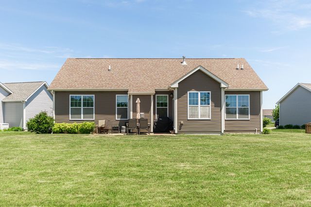 2331 Coventry Circle S, Sycamore, IL 60178