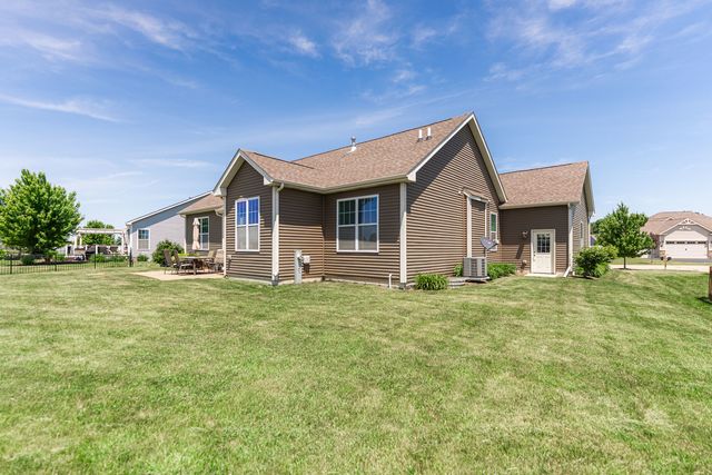 2331 Coventry Circle S, Sycamore, IL 60178