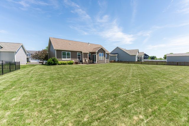 2331 Coventry Circle S, Sycamore, IL 60178