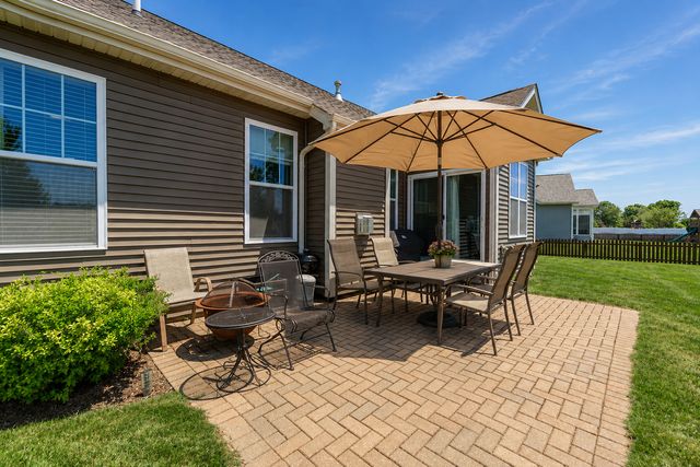 2331 Coventry Circle S, Sycamore, IL 60178