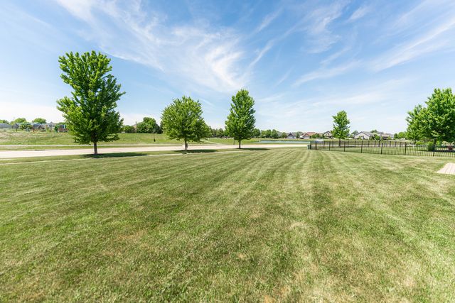 2331 Coventry Circle S, Sycamore, IL 60178
