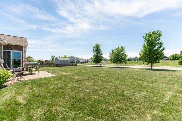 2331 Coventry Circle S, Sycamore, IL 60178