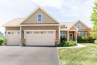 2331 Coventry Circle S, Sycamore, IL 60178