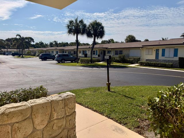 2854 E Crosley Dr Drive E J, West Palm Beach, FL 33415