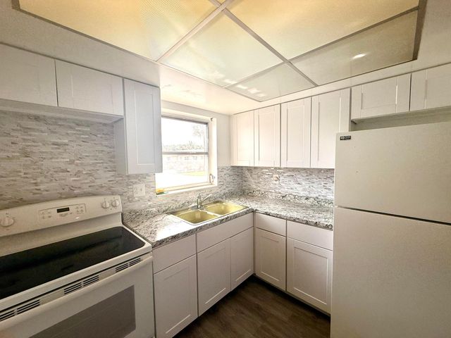 2854 E Crosley Dr Drive E J, West Palm Beach, FL 33415