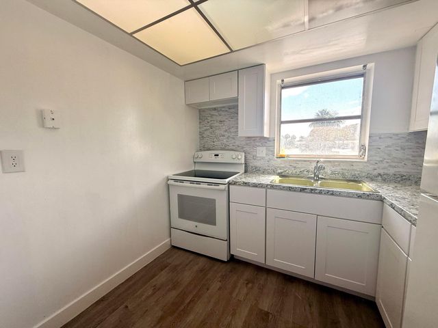 2854 E Crosley Dr Drive E J, West Palm Beach, FL 33415