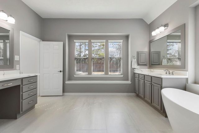 14 Mammoth Springs Court, The Woodlands, TX 77382