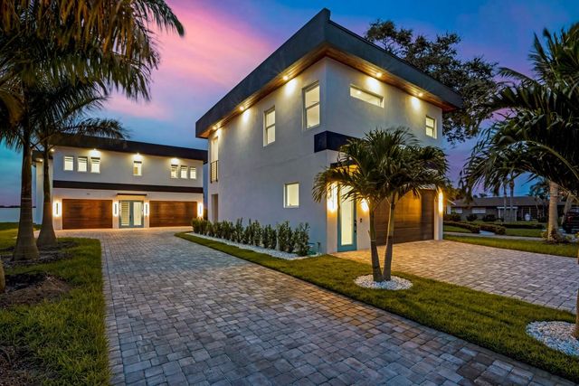 711 TROPICAL DRIVE, Bradenton, FL 34208