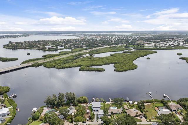 711 TROPICAL DRIVE, Bradenton, FL 34208